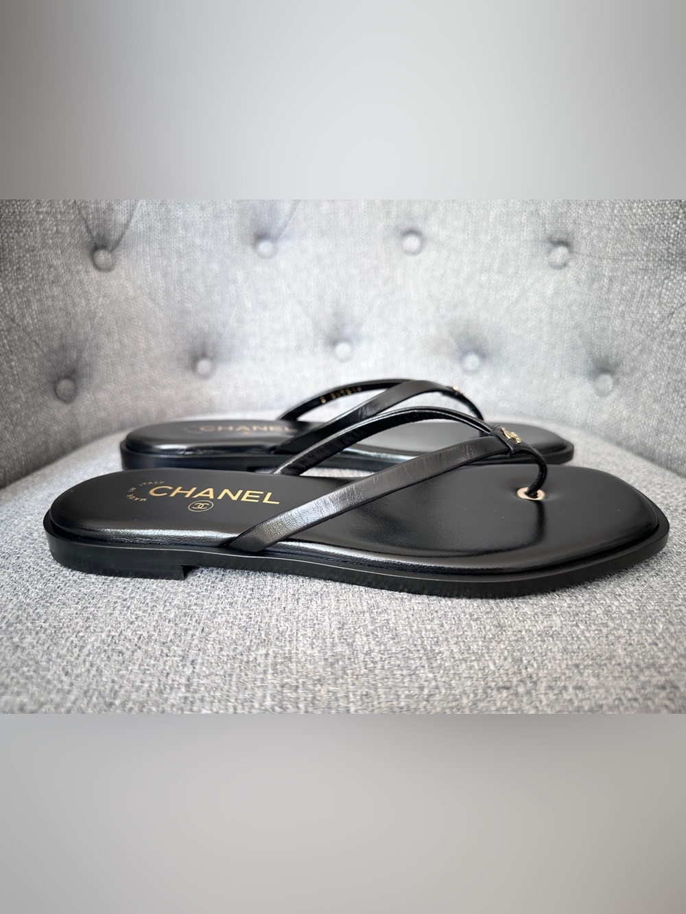 NEW BLAZY CHANEL Black leather GOLD CC Logo FLIP FLOP Slides Flat Sandals 38.5 - Picture 6 of 16